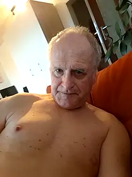 Milkasahne64 online show from October 3, 2025, 6:43 am