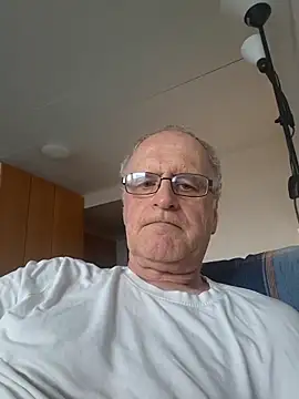 Milkasahne64 online show from October 10, 2025, 8:57 am