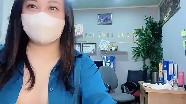 Snapshot of Bamboo_Swetie chatting on December 26, 2024, 2:37 pm Bamboo Swetie online show from December 26, 2024, 2:37 pm