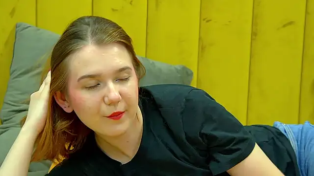 Snapshot of LessySmith chatting on October 18, 2025, 4:19 pm LessySmith online show from October 18, 2025, 4:19 pm