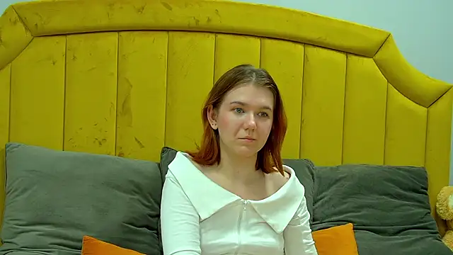 Snapshot of LessySmith chatting on October 21, 2025, 4:24 am LessySmith online show from October 21, 2025, 4:24 am