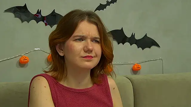 Snapshot of LessySmith chatting on November 2, 2025, 4:31 pm LessySmith online show from November 2, 2025, 4:31 pm