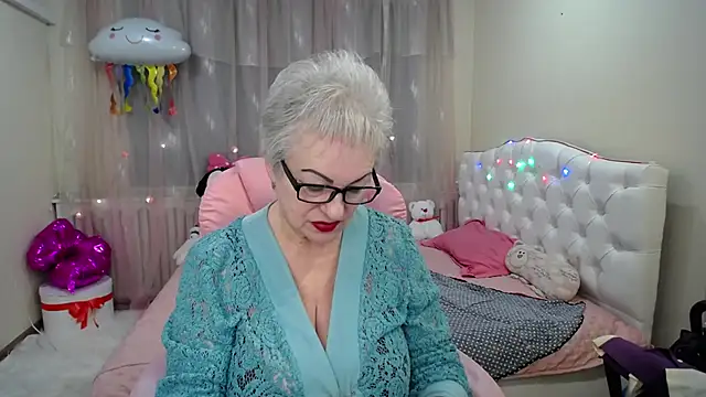 Snapshot of KayleSmoll chatting on January 29, 2025, 10:32 pm KayleSmoll online show from January 29, 2025, 10:32 pm