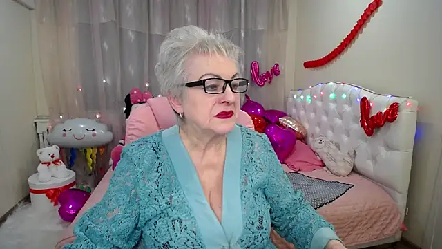 Snapshot of KayleSmoll chatting on February 2, 2025, 10:28 pm KayleSmoll online show from February 2, 2025, 10:28 pm