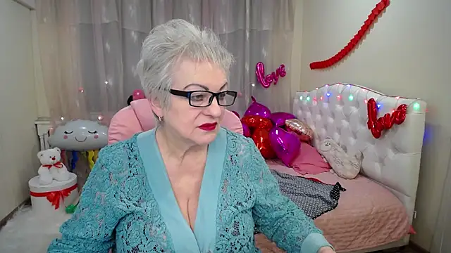 Snapshot of KayleSmoll chatting on February 3, 2025, 1:41 am KayleSmoll online show from February 3, 2025, 1:41 am