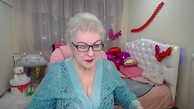 Snapshot of KayleSmoll chatting on February 4, 2025, 7:33 pm KayleSmoll online show from February 4, 2025, 7:33 pm