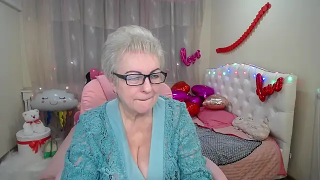 Snapshot of KayleSmoll chatting on February 5, 2025, 1:37 am KayleSmoll online show from February 5, 2025, 1:37 am