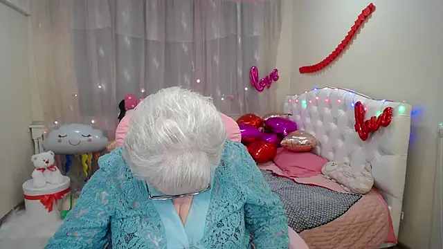 Snapshot of KayleSmoll chatting on February 5, 2025, 4:37 am KayleSmoll online show from February 5, 2025, 4:37 am