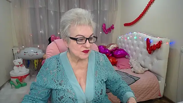 Snapshot of KayleSmoll chatting on February 6, 2025, 1:27 am KayleSmoll online show from February 6, 2025, 1:27 am