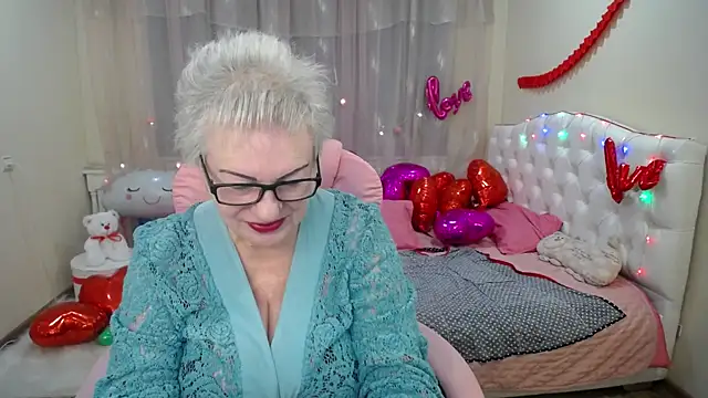 Snapshot of KayleSmoll chatting on February 7, 2025, 10:20 pm KayleSmoll online show from February 7, 2025, 10:20 pm