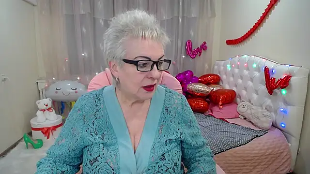 Snapshot of KayleSmoll chatting on February 8, 2025, 10:19 pm KayleSmoll online show from February 8, 2025, 10:19 pm