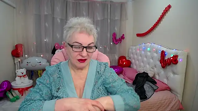 Snapshot of KayleSmoll chatting on February 12, 2025, 7:35 pm KayleSmoll online show from February 12, 2025, 7:35 pm