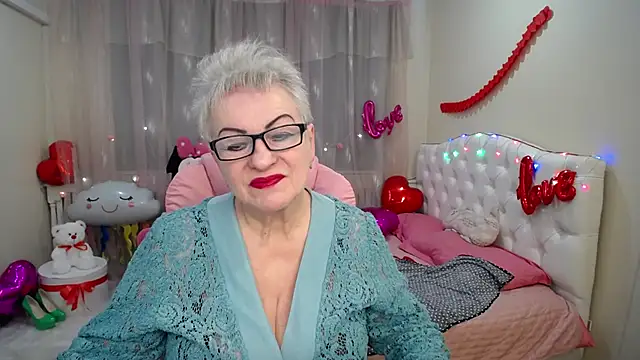 Snapshot of KayleSmoll chatting on February 12, 2025, 10:37 pm KayleSmoll online show from February 12, 2025, 10:37 pm