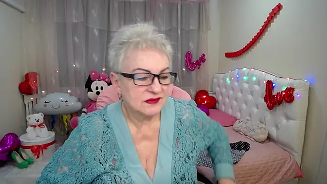 Snapshot of KayleSmoll chatting on February 13, 2025, 1:40 am KayleSmoll online show from February 13, 2025, 1:40 am