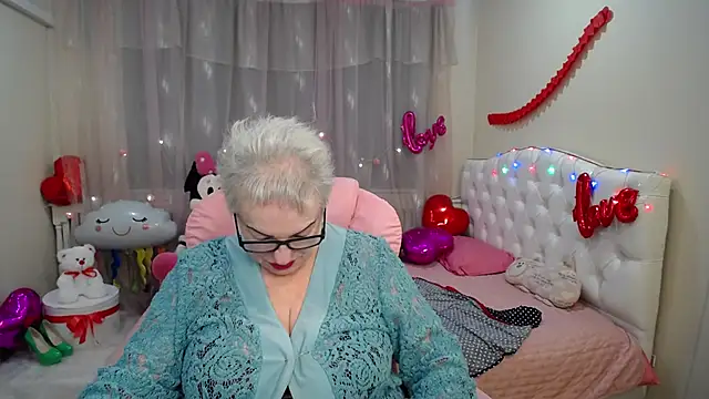 Snapshot of KayleSmoll chatting on February 13, 2025, 4:43 am KayleSmoll online show from February 13, 2025, 4:43 am