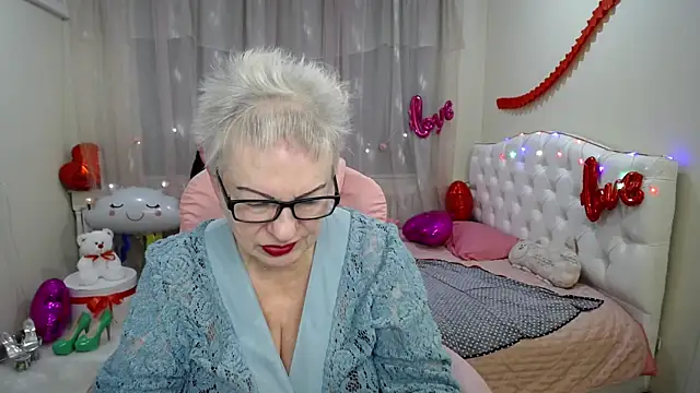 Snapshot of KayleSmoll chatting on February 14, 2025, 10:25 pm KayleSmoll online show from February 14, 2025, 10:25 pm