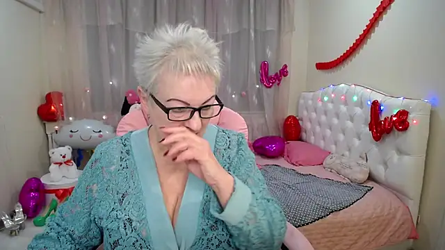 Snapshot of KayleSmoll chatting on February 15, 2025, 4:36 am KayleSmoll online show from February 15, 2025, 4:36 am