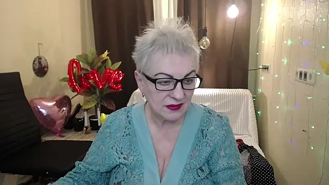 Snapshot of KayleSmoll chatting on February 16, 2025, 1:47 am KayleSmoll online show from February 16, 2025, 1:47 am