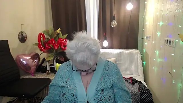 Snapshot of KayleSmoll chatting on February 16, 2025, 4:53 am KayleSmoll online show from February 16, 2025, 4:53 am