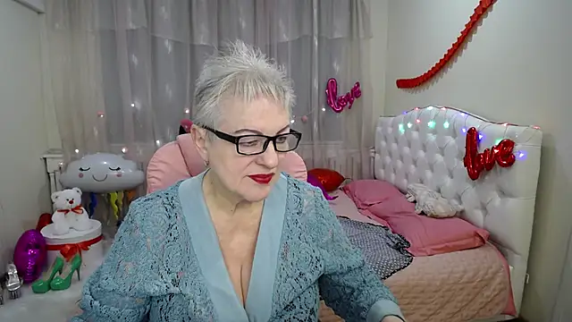 Snapshot of KayleSmoll chatting on February 18, 2025, 7:41 pm KayleSmoll online show from February 18, 2025, 7:41 pm