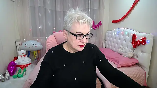 Snapshot of KayleSmoll chatting on February 19, 2025, 7:16 pm KayleSmoll online show from February 19, 2025, 7:16 pm