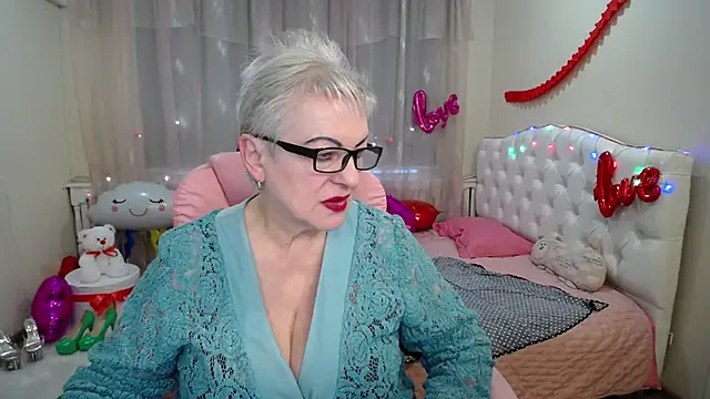 Snapshot of KayleSmoll chatting on February 21, 2025, 7:54 pm KayleSmoll online show from February 21, 2025, 7:54 pm