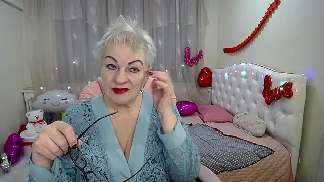 Snapshot of KayleSmoll chatting on February 21, 2025, 10:59 pm KayleSmoll online show from February 21, 2025, 10:59 pm