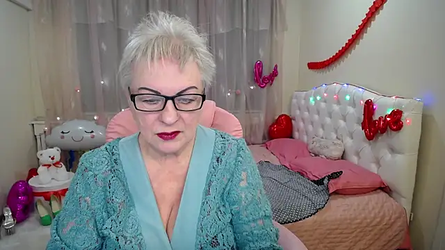 Snapshot of KayleSmoll chatting on February 25, 2025, 10:50 pm KayleSmoll online show from February 25, 2025, 10:50 pm