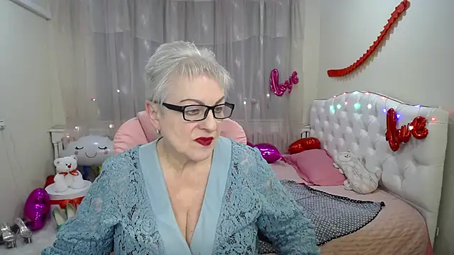 Snapshot of KayleSmoll chatting on March 4, 2025, 10:38 pm KayleSmoll online show from March 4, 2025, 10:38 pm