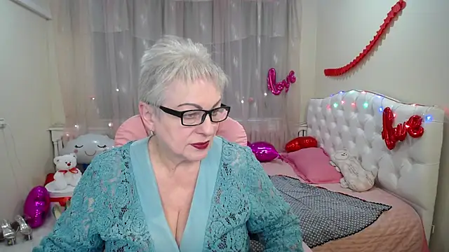 Snapshot of KayleSmoll chatting on March 5, 2025, 5:07 am KayleSmoll online show from March 5, 2025, 5:07 am