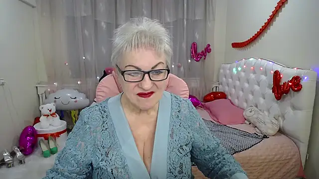 Snapshot of KayleSmoll chatting on March 5, 2025, 10:21 pm KayleSmoll online show from March 5, 2025, 10:21 pm