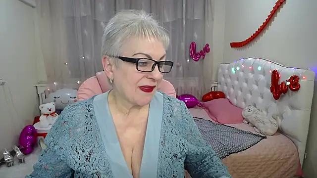 Snapshot of KayleSmoll chatting on March 6, 2025, 1:27 am KayleSmoll online show from March 6, 2025, 1:27 am