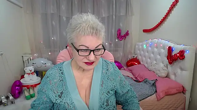 Snapshot of KayleSmoll chatting on March 7, 2025, 7:38 pm KayleSmoll online show from March 7, 2025, 7:38 pm