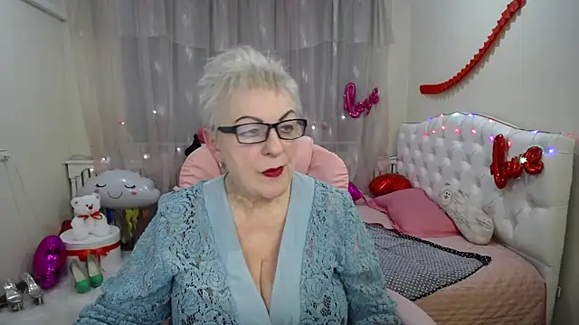 Snapshot of KayleSmoll chatting on March 8, 2025, 2:12 am KayleSmoll online show from March 8, 2025, 2:12 am