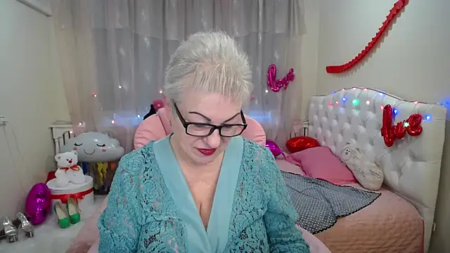 Snapshot of KayleSmoll chatting on March 8, 2025, 5:17 am KayleSmoll online show from March 8, 2025, 5:17 am