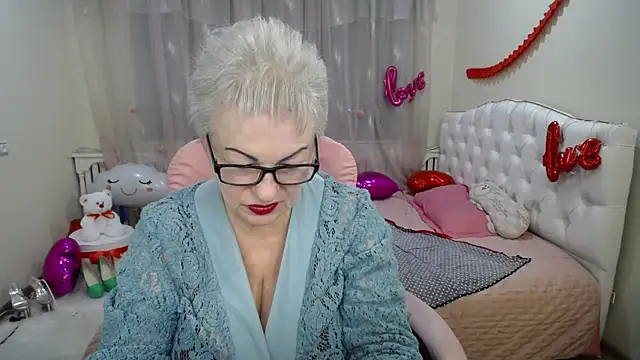 Snapshot of KayleSmoll chatting on March 9, 2025, 1:25 am KayleSmoll online show from March 9, 2025, 1:25 am