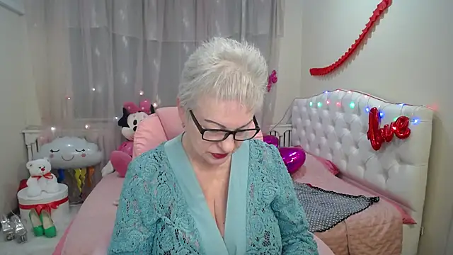 Snapshot of KayleSmoll chatting on March 11, 2025, 10:31 pm KayleSmoll online show from March 11, 2025, 10:31 pm