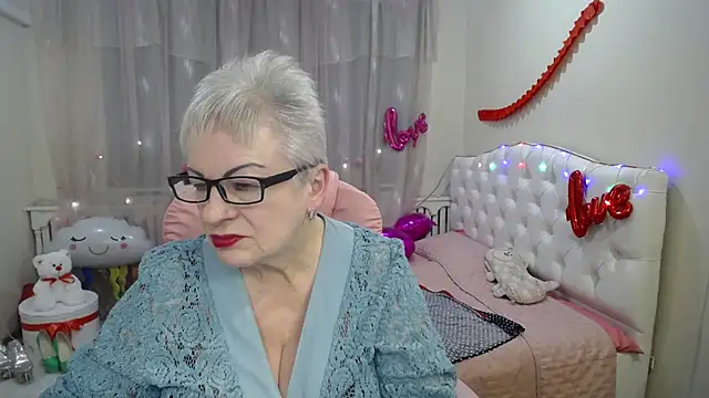 Snapshot of KayleSmoll chatting on March 12, 2025, 10:17 pm KayleSmoll online show from March 12, 2025, 10:17 pm