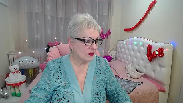 Snapshot of KayleSmoll chatting on March 13, 2025, 4:27 am KayleSmoll online show from March 13, 2025, 4:27 am