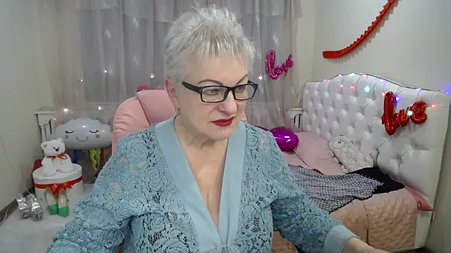 Snapshot of KayleSmoll chatting on March 14, 2025, 10:38 pm KayleSmoll online show from March 14, 2025, 10:38 pm