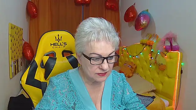 Snapshot of KayleSmoll chatting on March 22, 2025, 10:26 pm KayleSmoll online show from March 22, 2025, 10:26 pm