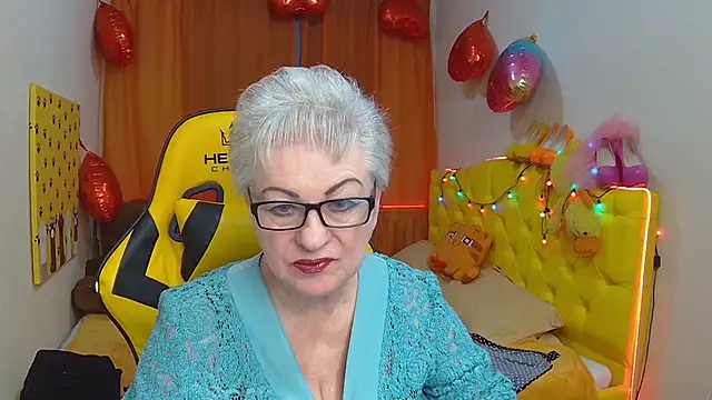 Snapshot of KayleSmoll chatting on March 23, 2025, 5:00 am KayleSmoll online show from March 23, 2025, 5:00 am