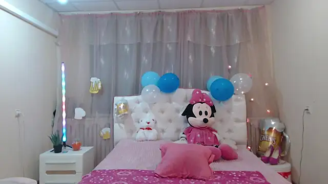 Snapshot of KayleSmoll chatting on September 19, 2025, 6:41 pm KayleSmoll online show from September 19, 2025, 6:41 pm