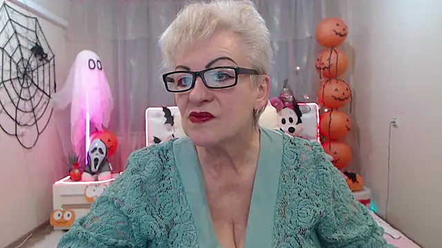 Snapshot of KayleSmoll chatting on October 18, 2025, 6:19 pm KayleSmoll online show from October 18, 2025, 6:19 pm