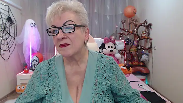 Snapshot of KayleSmoll chatting on October 24, 2025, 6:37 pm KayleSmoll online show from October 24, 2025, 6:37 pm