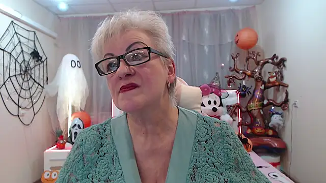 Snapshot of KayleSmoll chatting on October 31, 2025, 7:48 pm KayleSmoll online show from October 31, 2025, 7:48 pm