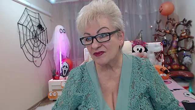 Snapshot of KayleSmoll chatting on November 5, 2025, 7:36 pm KayleSmoll online show from November 5, 2025, 7:36 pm