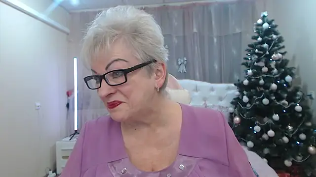 Snapshot of KayleSmoll chatting on December 16, 2025, 7:52 pm KayleSmoll online show from December 16, 2025, 7:52 pm