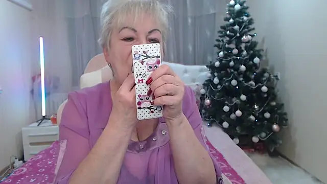 Snapshot of KayleSmoll chatting on January 9, 2026, 7:37 pm KayleSmoll online show from January 9, 2026, 7:37 pm