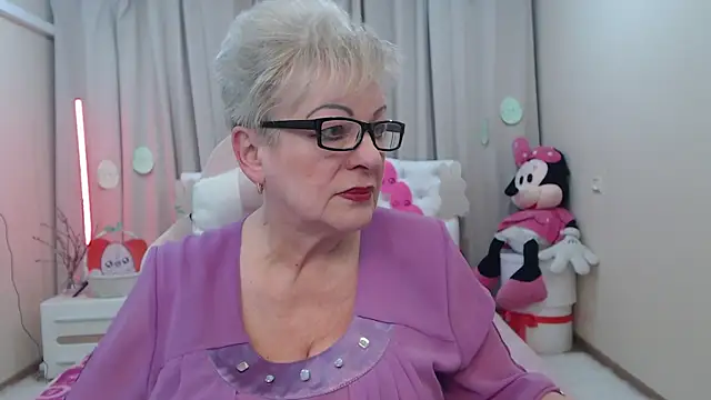 KayleSmoll online show from April 8, 2026, 6:41 pm